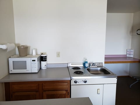 Beachfront Kitchenette | Iron/ironing board, free WiFi, bed sheets