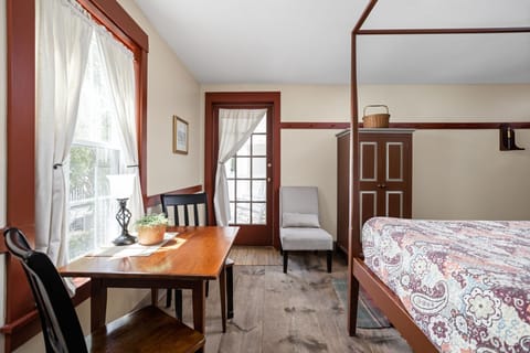 Deluxe Room, 1 Queen Bed, Balcony | Iron/ironing board, free WiFi, bed sheets