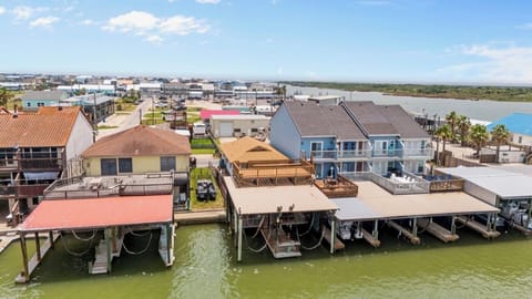 Burnett House Up offers ONE BOAT SLIP ON THE NORTH SIDE on the canal near the ICW
