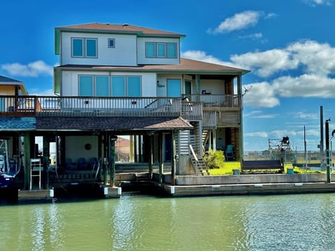 Gumina Paradise in Dolphin Point Waterfront near the ICW