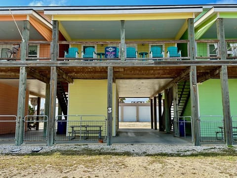 Front view off Commerce St