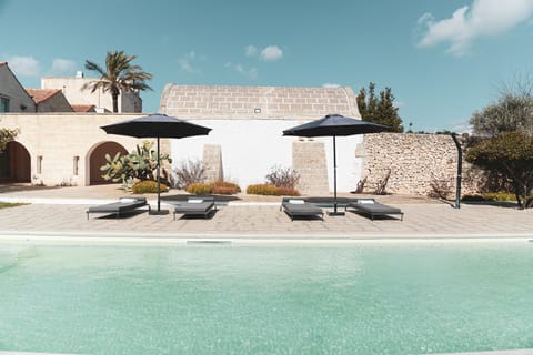 Seasonal outdoor pool, pool umbrellas, sun loungers