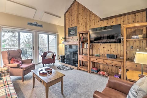 Wintergreen Resort Vacation Rental | 3BR | 3BA | Stairs Required | 1,274 Sq Ft