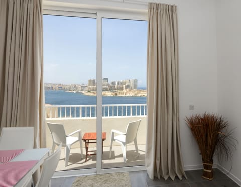 Deluxe Apartment | Terrace/patio