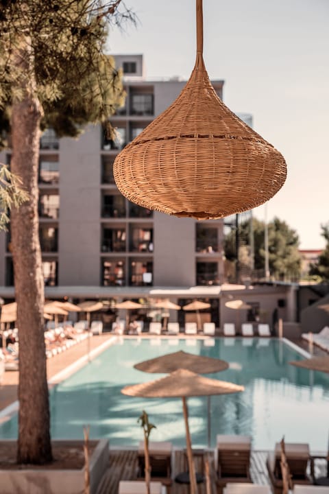 Outdoor pool, open 10 AM to 7 PM, pool umbrellas, sun loungers