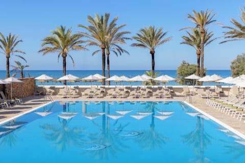 Indoor pool, 2 outdoor pools, pool umbrellas, sun loungers
