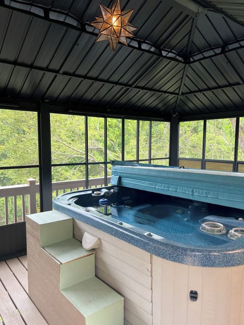 Indoor spa tub