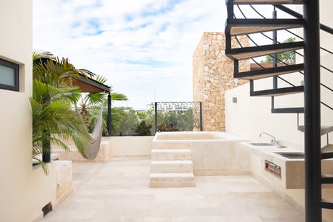 Outdoor spa tub