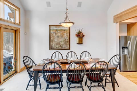 Dining Area With Seating For 8 People