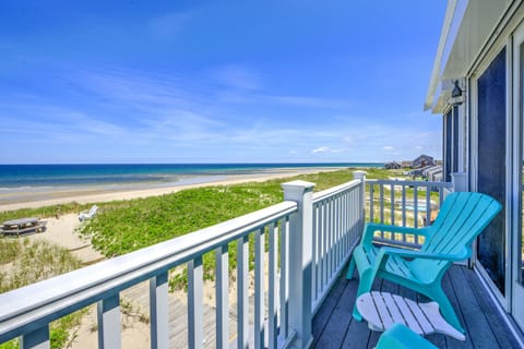 Welcome to 197 North Shore Boulevard, East Sandwich!