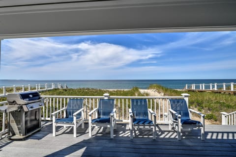 Welcome to 61 North Shore Boulevard, East Sandwich!