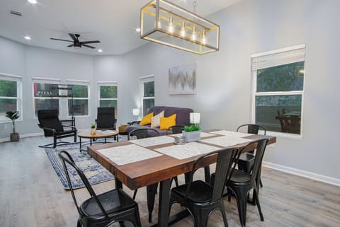 House (5 Bedrooms) | Dining room