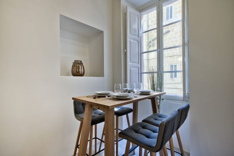 Classic Apartment | Private kitchenette | Microwave, oven, dishwasher, toaster