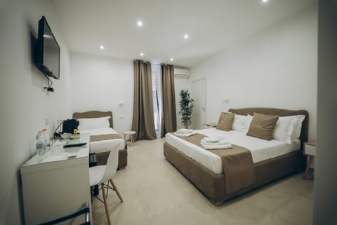 Luxury Triple Room with balcony | Frette Italian sheets, premium bedding, down comforters, pillowtop beds