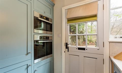 Dishwasher, cookware/dishes/utensils