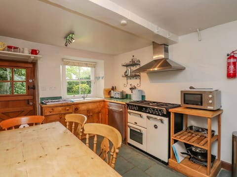 Fridge, dishwasher, cookware/dishes/utensils