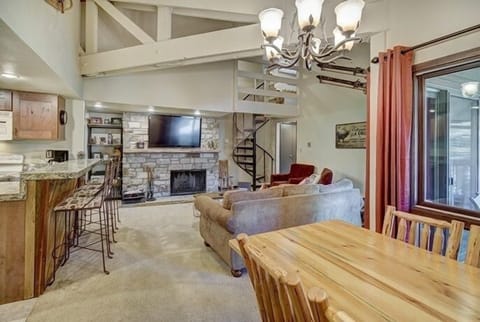 Condo, 2 Bedrooms | Dining
