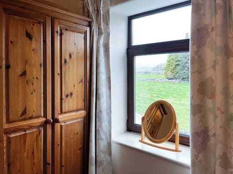Twin bedroom | Lindum Cottage, Monyash