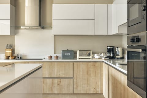 Cottage | Private kitchen | Fridge, dishwasher, cookware/dishes/utensils