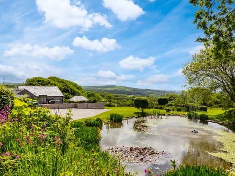 Cottage | Property grounds