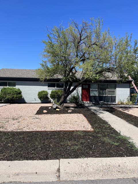 One level home in quiet, suburban neighborhood 