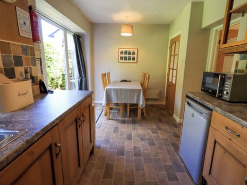 Cottage | Private kitchen | Fridge, dishwasher, cookware/dishes/utensils