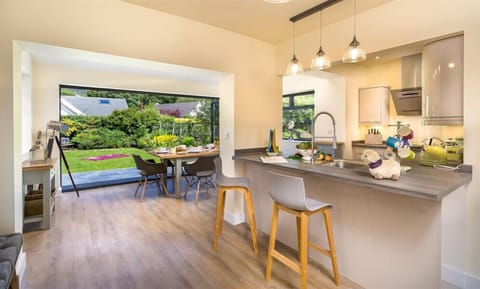 Fridge, dishwasher, cookware/dishes/utensils