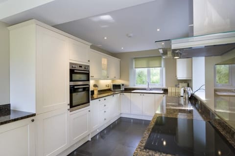 Fridge, dishwasher, cookware/dishes/utensils