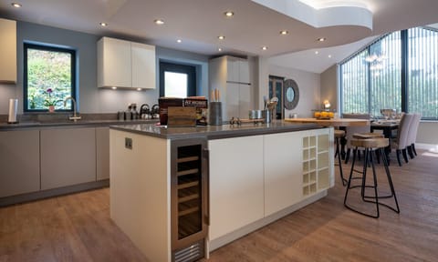 Fridge, dishwasher, cookware/dishes/utensils