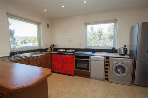 Fridge, dishwasher, cookware/dishes/utensils