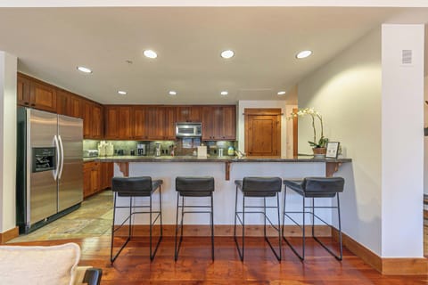 4001 Northstar Dr Unit 404-print-010-014-Interior-3360x2240-300dpi