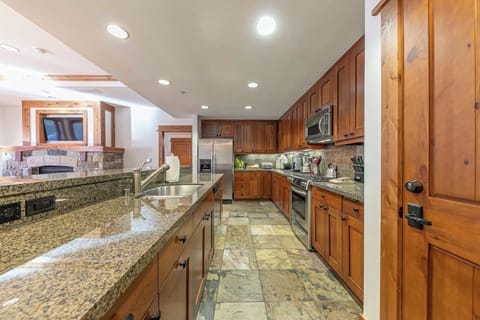 4001 Northstar Dr Unit 404-print-011-023-Interior-3360x2240-300dpi