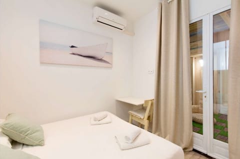 Bedroom 2 - Direct access to internal Patio