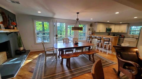 Signature House, 4 Bedrooms, Patio | In-room dining