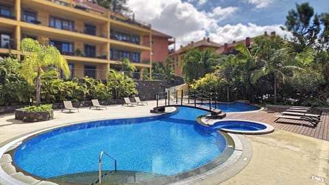 Funchal's luxurious poolside haven #funchal #pool #luxury #complex
