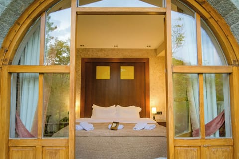 Design Studio Suite, Jetted Tub | Egyptian cotton sheets, premium bedding, down comforters, pillowtop beds