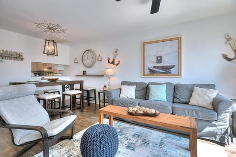 Living Room 
GW 9.2022