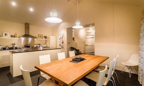 Fridge, dishwasher, cookware/dishes/utensils