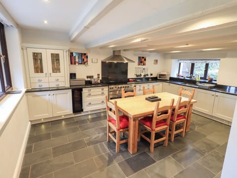 Fridge, dishwasher, cookware/dishes/utensils