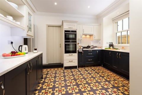 Fridge, dishwasher, cookware/dishes/utensils