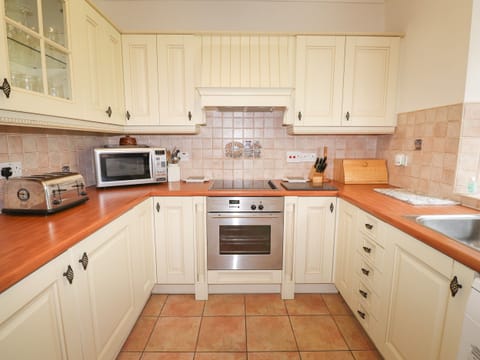 Fridge, dishwasher, electric kettle, toaster