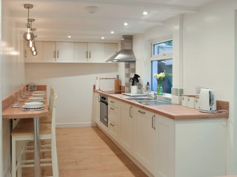 Kitchen/diner | Snowdrop Cottage, Fishguard