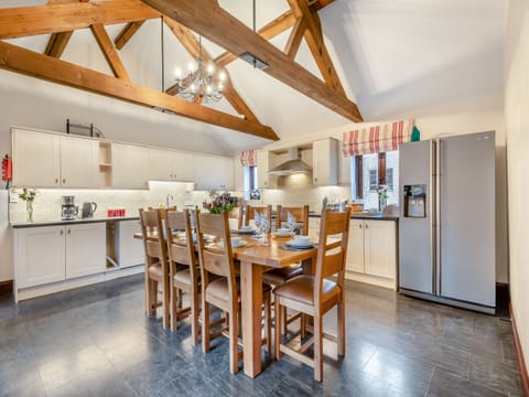 Four Poster bedroom | Piggyback Barns - Woodpecker Barn, Sculthorpe, Fakenham