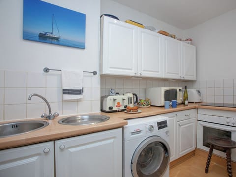 Kitchen | Northumberland apartment, Teignmouth