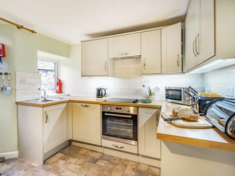 Kitchen area | 2 Fairview Terrace, Ambleside