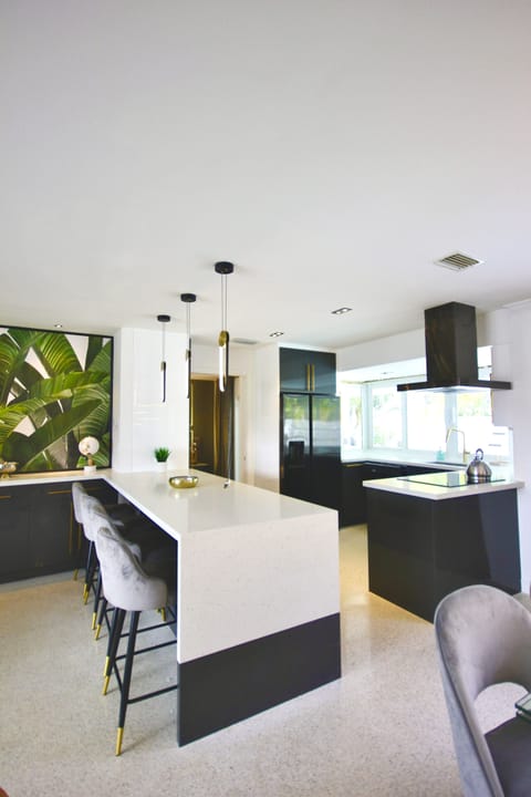 A Pool,3 Kings MidCentury Modern  House in Palm Beach Gardens