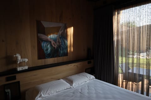 Individually decorated, desk, free WiFi, bed sheets