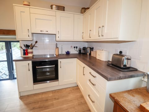 Fridge, dishwasher, electric kettle, toaster