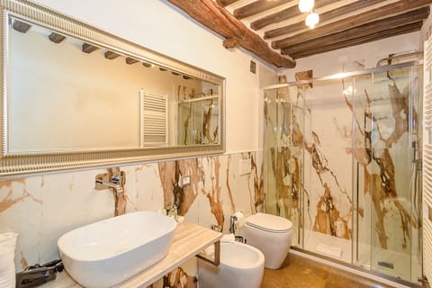 Superior Double or Twin Room, 1 Bedroom | Bathroom | Shower, free toiletries, hair dryer, towels