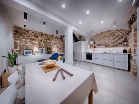 Villa (Five Bedroom Villa with Terrace) | Dining room